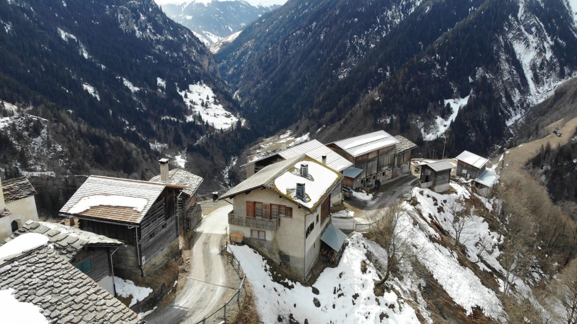 Mont still drona 02 Standbild002 WEB