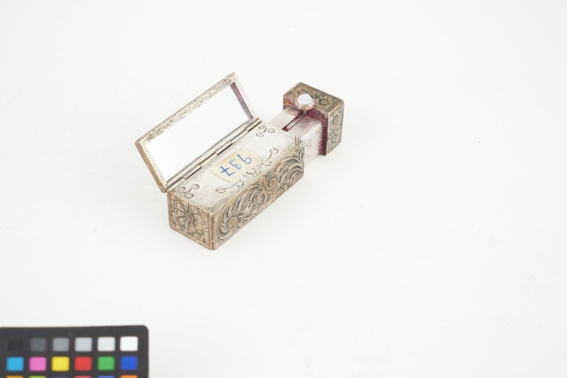 Lippenstifthalter, 19./20. Jh., 5.5 × 1.8 × 2.1 cm, Inv. 68987, Stiftung für Kunst, Kultur und Geschichte, Winterthur